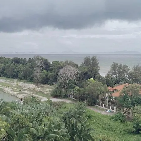 Kuantan Groundcrew Beachfront Homestay C-2-6 With Netflix And Washer Dryer Exterior photo