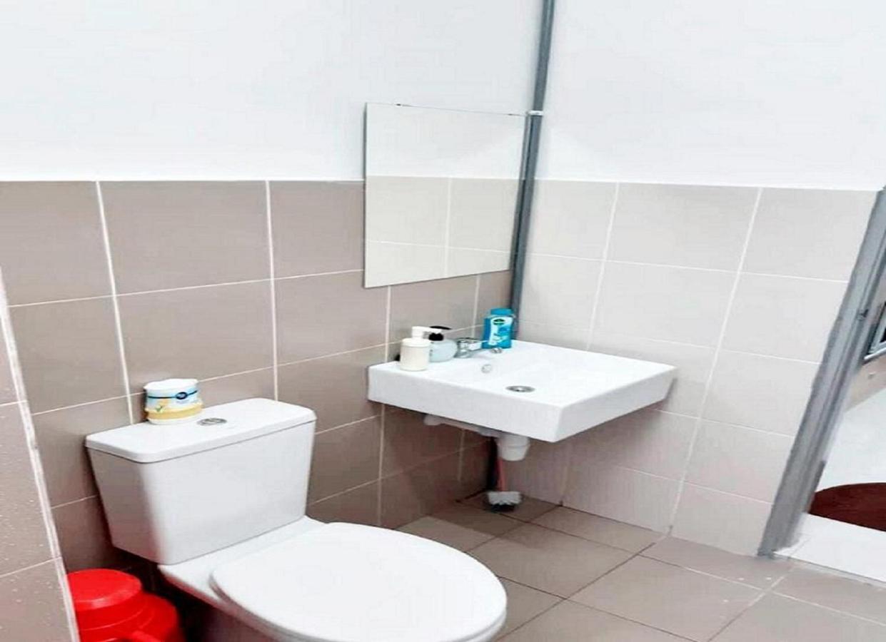Groundcrew Beachfront C-2-6 With Netflix And Washer Dryer Apartment Kuantan