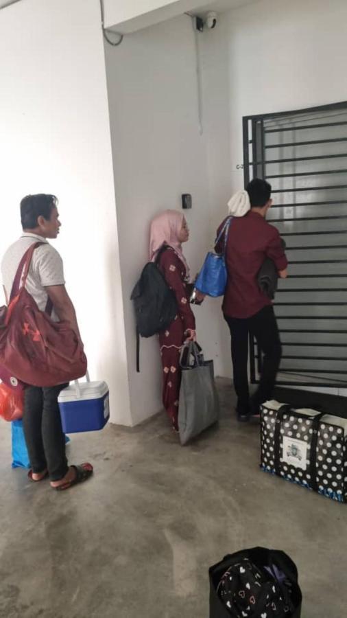 Groundcrew Beachfront C-2-6 With Netflix And Washer Dryer Apartment Kuantan
